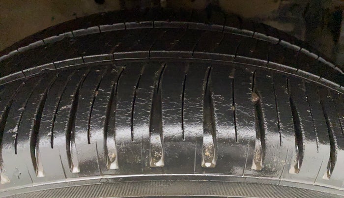 2013 Maruti Swift Dzire VXI, Petrol, Manual, 55,225 km, Right Front Tyre Tread
