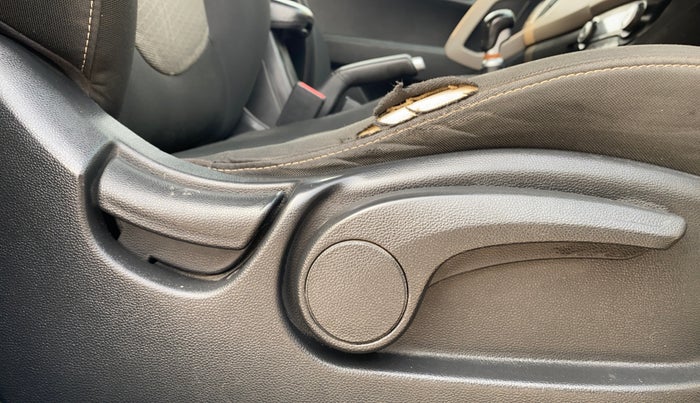 2017 Hyundai Creta SX PLUS 1.6 PETROL, Petrol, Manual, 83,575 km, Driver Side Adjustment Panel