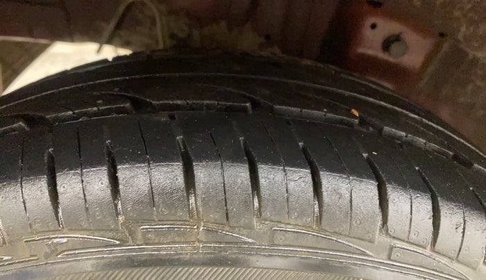 2013 Hyundai Eon D-LITE+, Petrol, Manual, 49,131 km, Right Rear Tyre Tread