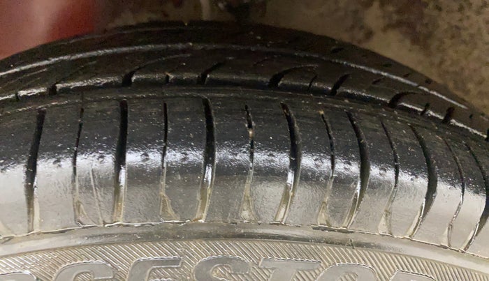 2013 Hyundai Eon D-LITE+, Petrol, Manual, 49,131 km, Left Front Tyre Tread