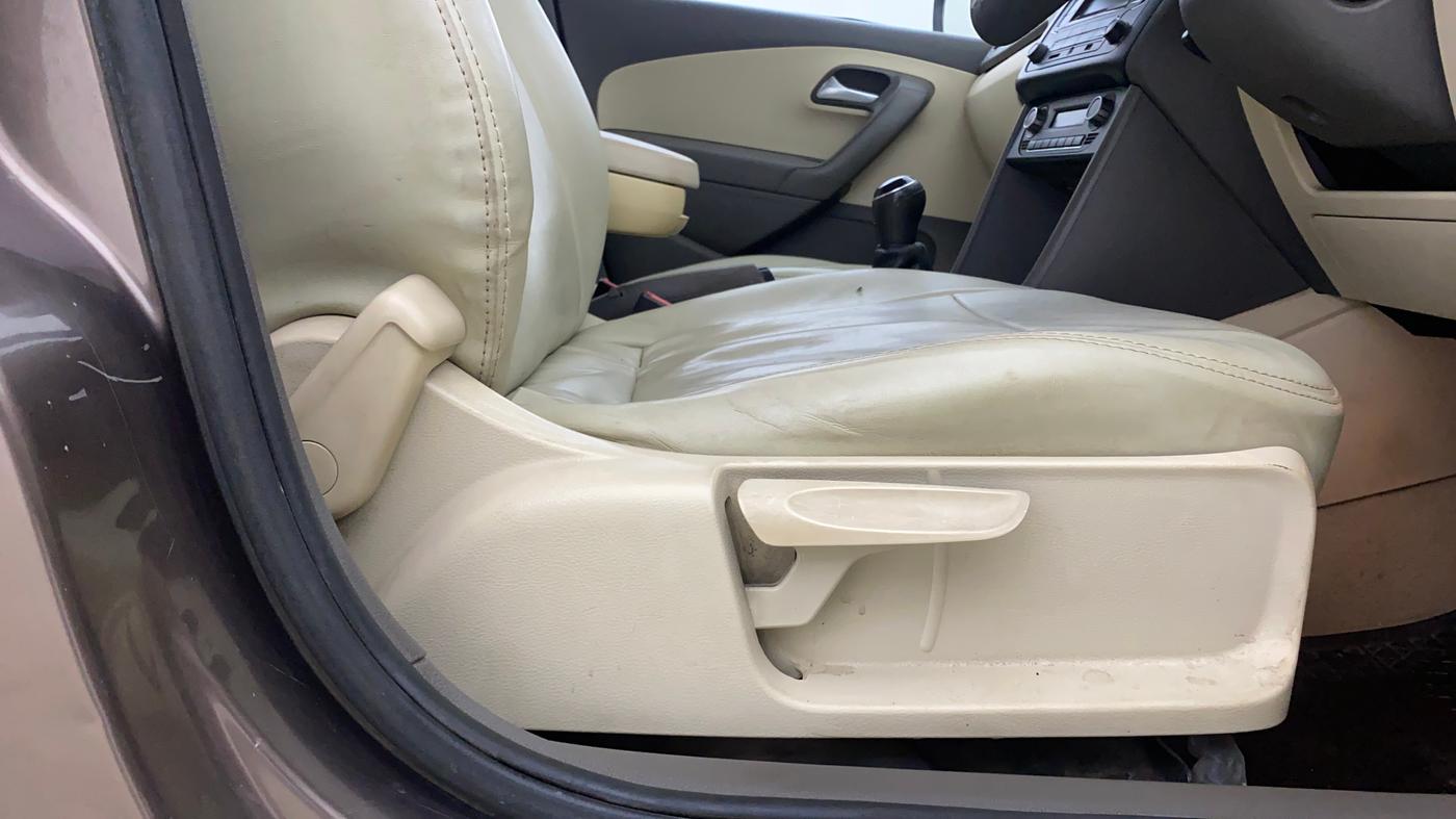 2015 Volkswagen Vento COMFORTLINE 1.6, Petrol, Manual, 1,08,866 km, Driver Side Adjustment Panel