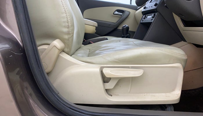 2015 Volkswagen Vento COMFORTLINE 1.6, Petrol, Manual, 1,08,963 km, Driver Side Adjustment Panel