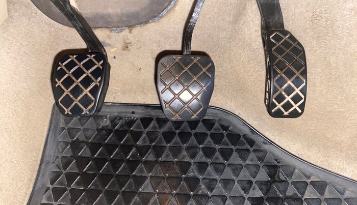 2015 Volkswagen Vento COMFORTLINE 1.6, Petrol, Manual, 1,08,963 km, Pedals