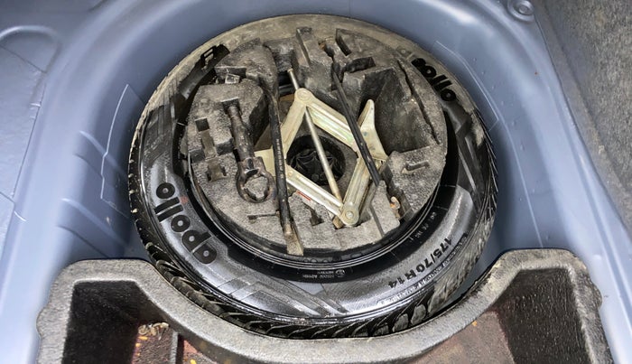 2015 Volkswagen Vento COMFORTLINE 1.6, Petrol, Manual, 1,08,963 km, Spare Tyre