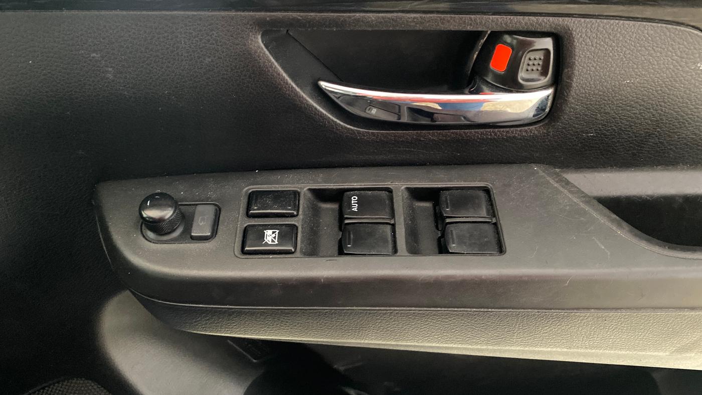 2019 Maruti XL6 ALPHA AT, Petrol, Automatic, 1,03,970 km, Driver Side Door Panels Control