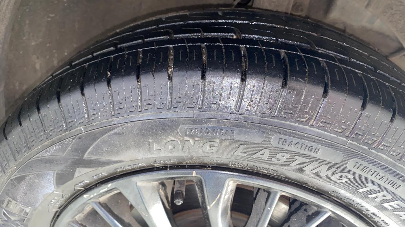 2019 Maruti XL6 ALPHA AT, Petrol, Automatic, 1,03,970 km, Right Front Tyre Tread