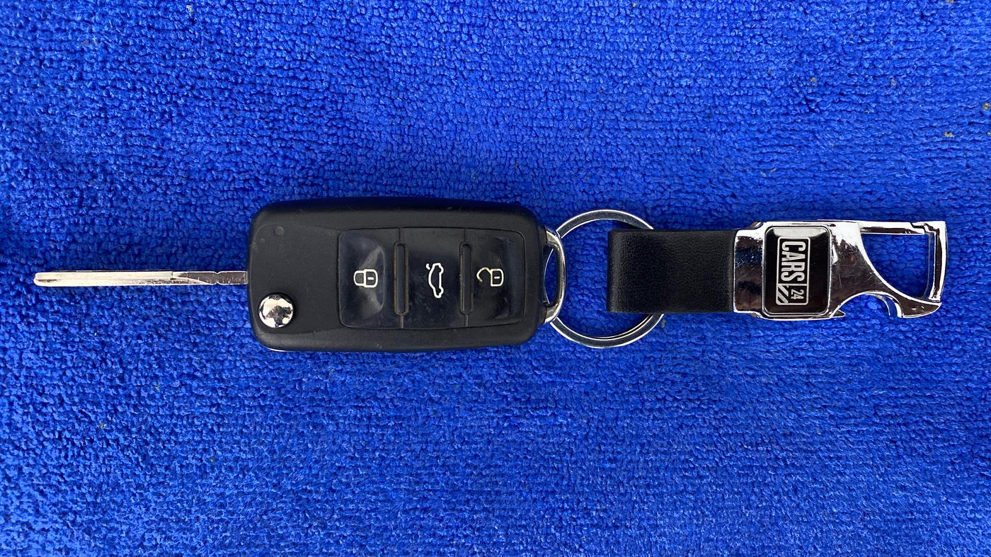 2019 Volkswagen Polo COMFORTLINE 1.0L MPI, Petrol, Manual, 42,600 km, Key Close Up