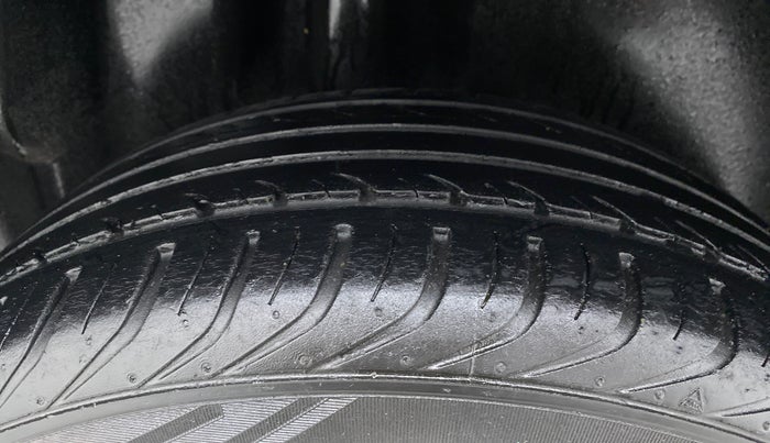 2019 Volkswagen Polo COMFORTLINE 1.0L MPI, Petrol, Manual, 42,600 km, Right Rear Tyre Tread