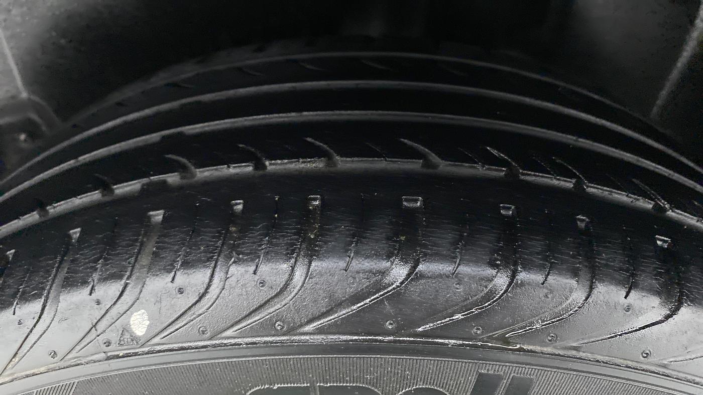 2019 Volkswagen Polo COMFORTLINE 1.0L MPI, Petrol, Manual, 42,600 km, Left Rear Tyre Tread