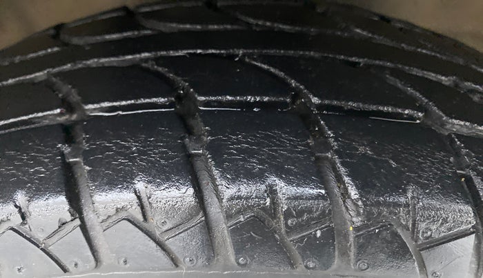 2015 Maruti Wagon R 1.0 LXI CNG, CNG, Manual, 69,497 km, Right Front Tyre Tread