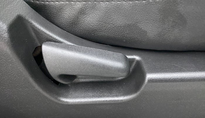 2015 Maruti Wagon R 1.0 LXI CNG, CNG, Manual, 69,497 km, Driver Side Adjustment Panel