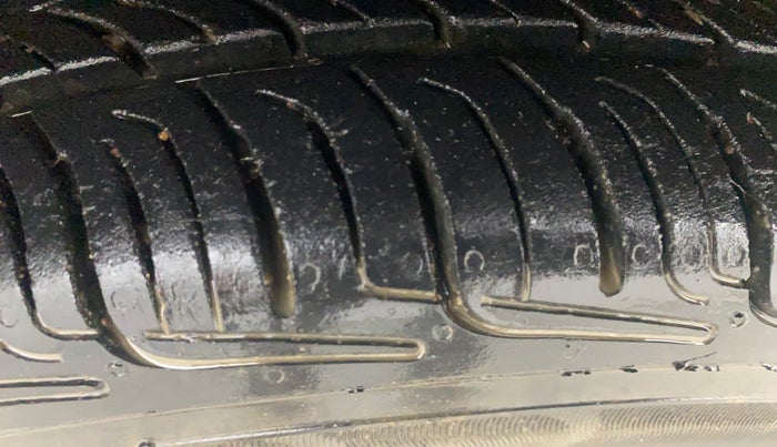 2015 Maruti Alto K10 VXI AMT, Petrol, Automatic, 75,228 km, Left Front Tyre Tread