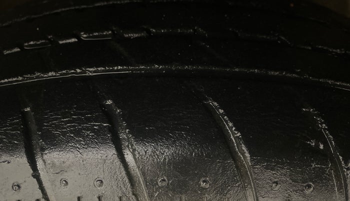 2016 Maruti Celerio VXI AMT, Petrol, Automatic, 59,049 km, Right Front Tyre Tread