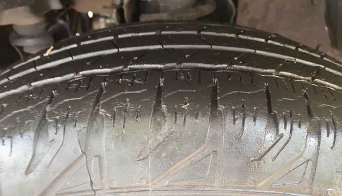 2023 Mahindra BOLERO NEO N 8, Diesel, Manual, 30,272 km, Left Front Tyre Tread