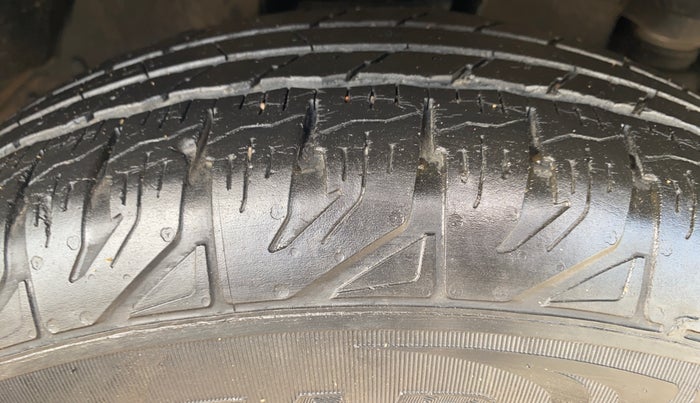2023 Mahindra BOLERO NEO N 8, Diesel, Manual, 30,272 km, Right Front Tyre Tread