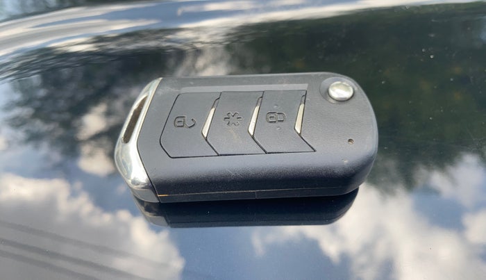 2023 Mahindra BOLERO NEO N 8, Diesel, Manual, 30,272 km, Key Close Up