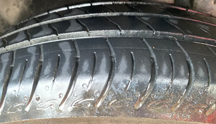 2017 Maruti Ciaz VXI+, Petrol, Manual, 1,17,029 km, Left Rear Tyre Tread