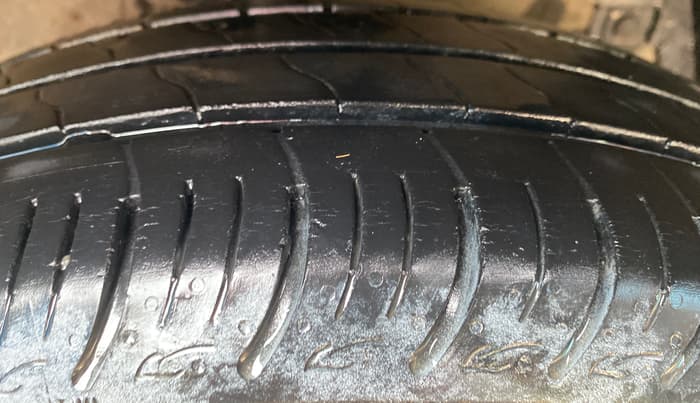 2017 Maruti Ciaz VXI+, Petrol, Manual, 1,17,029 km, Right Front Tyre Tread