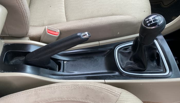 2017 Maruti Ciaz VXI+, Petrol, Manual, 1,17,029 km, Gear Lever