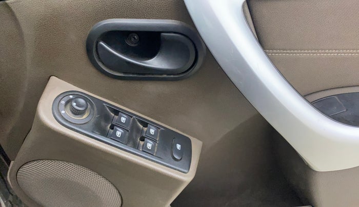 2018 Renault Duster RXS PETROL, Petrol, Manual, 44,332 km, Driver Side Door Panels Control