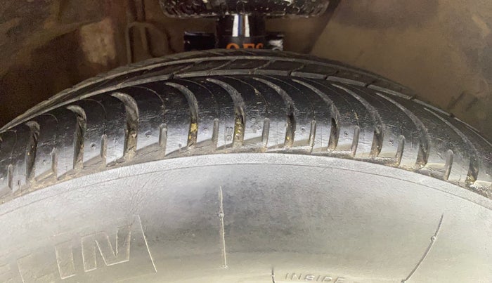 2012 Skoda Rapid ELEGANCE 1.6 TDI CR MT, Diesel, Manual, 64,358 km, Right Front Tyre Tread