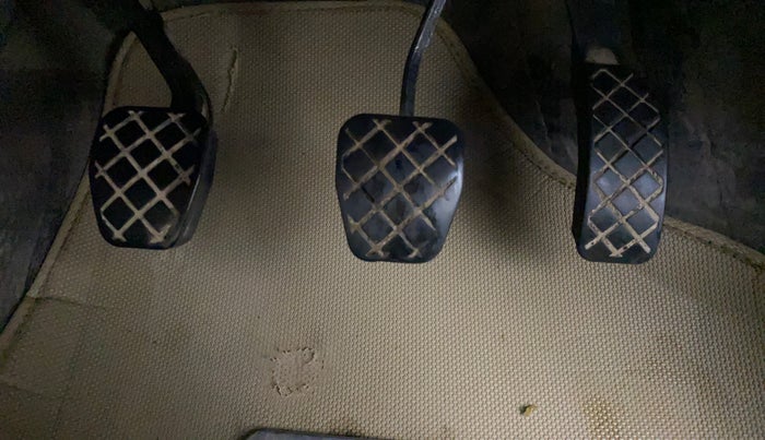 2012 Skoda Rapid ELEGANCE 1.6 TDI CR MT, Diesel, Manual, 64,358 km, Pedals