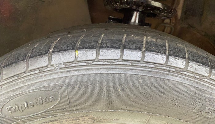 2012 Skoda Rapid ELEGANCE 1.6 TDI CR MT, Diesel, Manual, 64,358 km, Left Front Tyre Tread