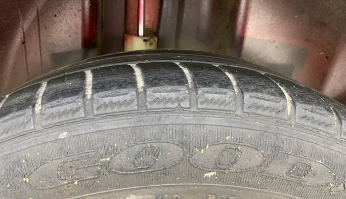 2012 Skoda Rapid ELEGANCE 1.6 TDI CR MT, Diesel, Manual, 64,358 km, Right Rear Tyre Tread