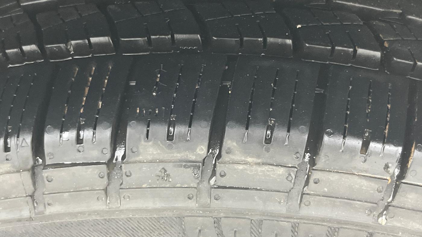 2017 Renault Duster RXS CVT, Petrol, Automatic, 62,293 km, Left Rear Tyre Tread