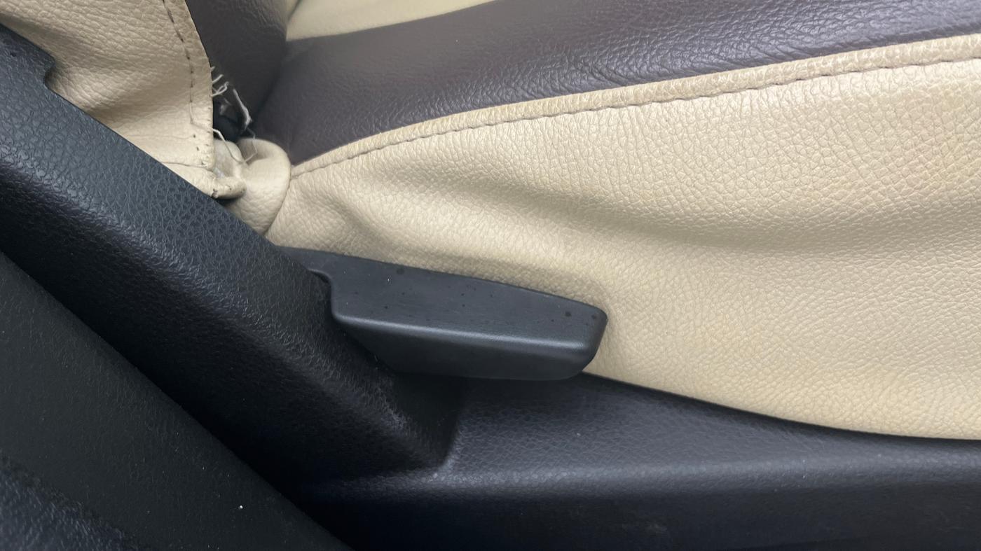 2017 Renault Duster RXS CVT, Petrol, Automatic, 62,293 km, Driver Side Adjustment Panel