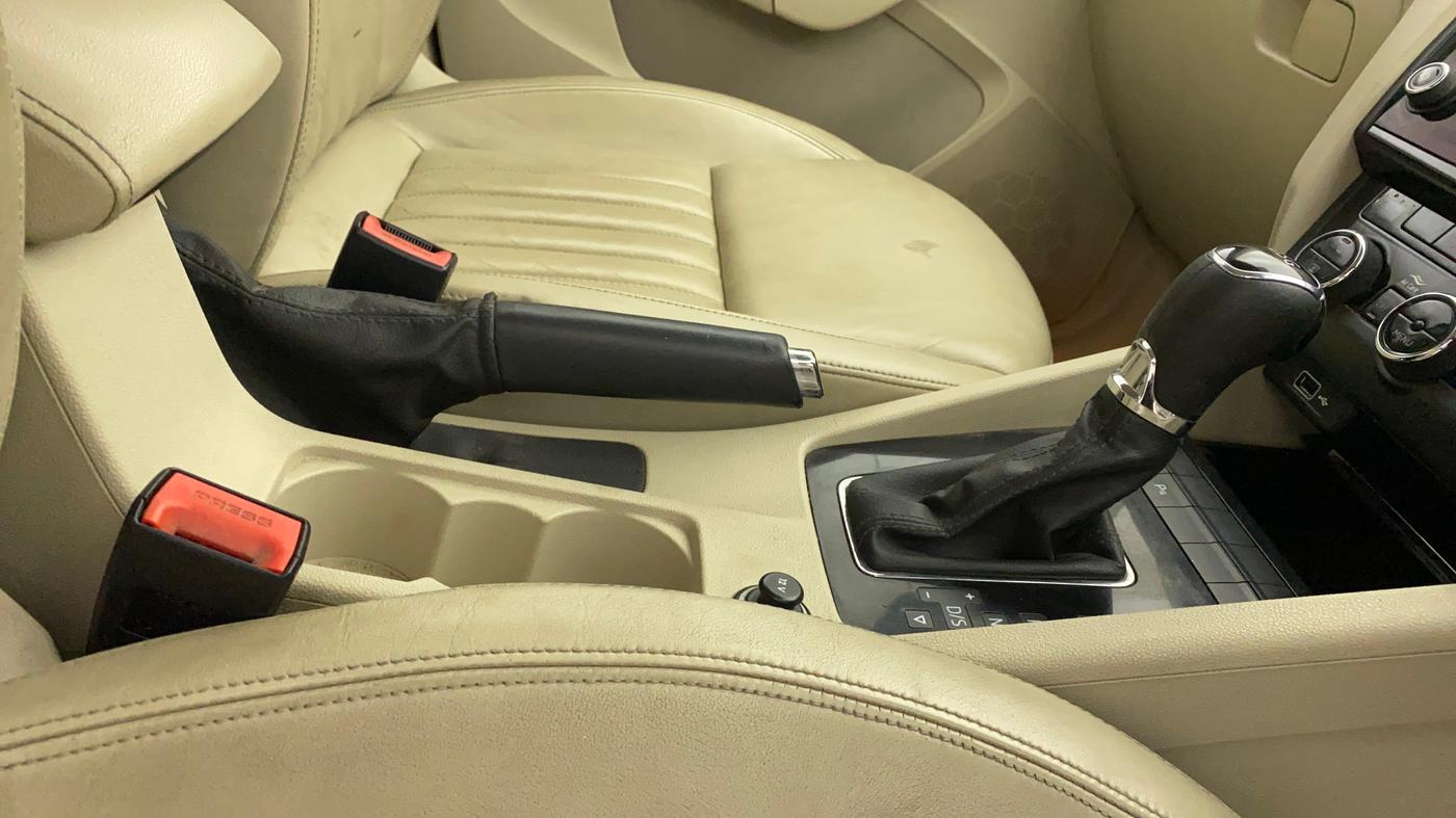 2019 Skoda Octavia L&K 1.8 TSI AT, Petrol, Automatic, 74,740 km, Gear Lever