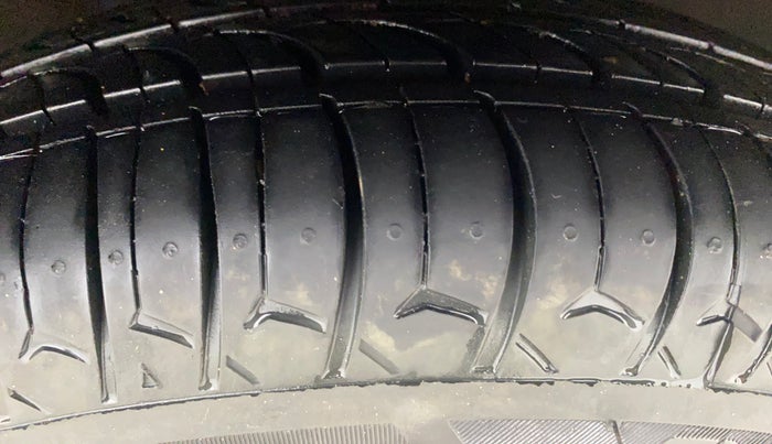 2014 Hyundai i10 MAGNA 1.1, Petrol, Manual, 84,121 km, Right Front Tyre Tread