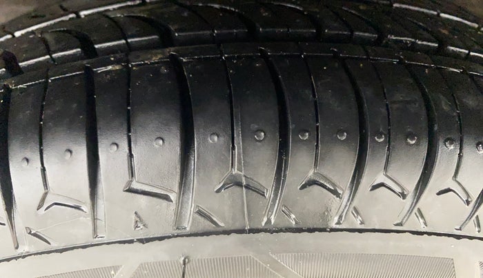 2014 Hyundai i10 MAGNA 1.1, Petrol, Manual, 84,121 km, Right Rear Tyre Tread