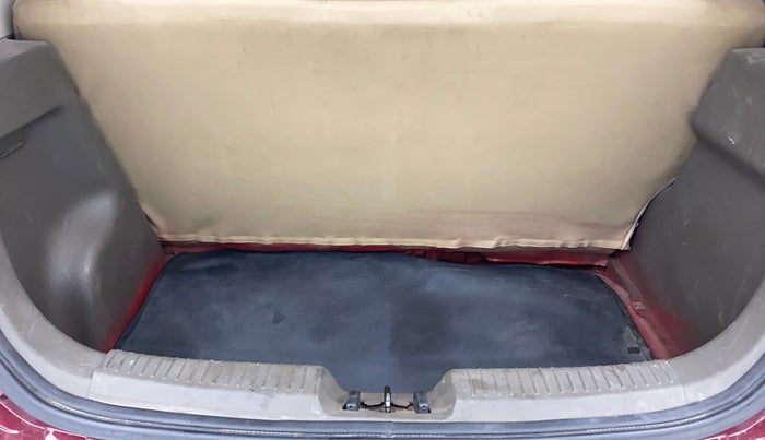 2014 Hyundai i10 MAGNA 1.1, Petrol, Manual, 84,121 km, Boot Inside