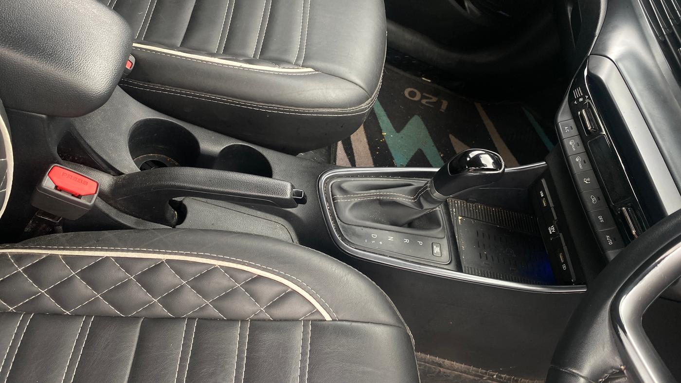 2022 Hyundai NEW I20 ASTA (O) 1.2 AT, Petrol, Automatic, 37,076 km, Gear Lever