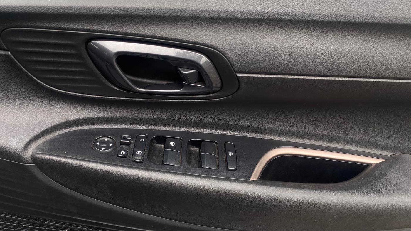 2022 Hyundai NEW I20 ASTA (O) 1.2 AT, Petrol, Automatic, 37,076 km, Driver Side Door Panels Control