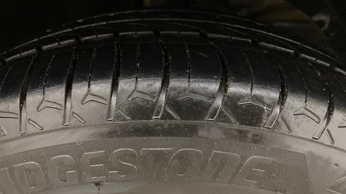 2020 Maruti XL6 ALPHA MT, Petrol, Manual, 1,39,988 km, Right Front Tyre Tread