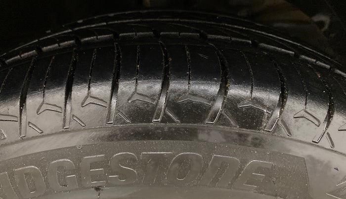 2020 Maruti XL6 ALPHA MT, Petrol, Manual, 1,39,988 km, Right Front Tyre Tread