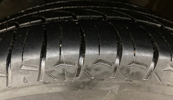 2020 Maruti XL6 ALPHA MT, Petrol, Manual, 1,39,988 km, Left Front Tyre Tread