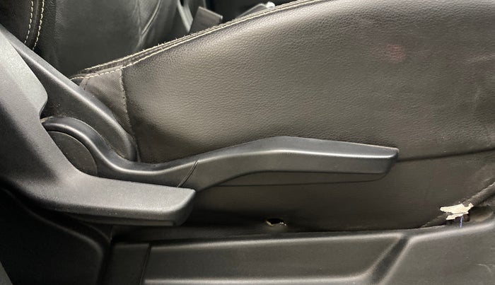 2020 Maruti XL6 ALPHA MT, Petrol, Manual, 1,39,988 km, Driver Side Adjustment Panel