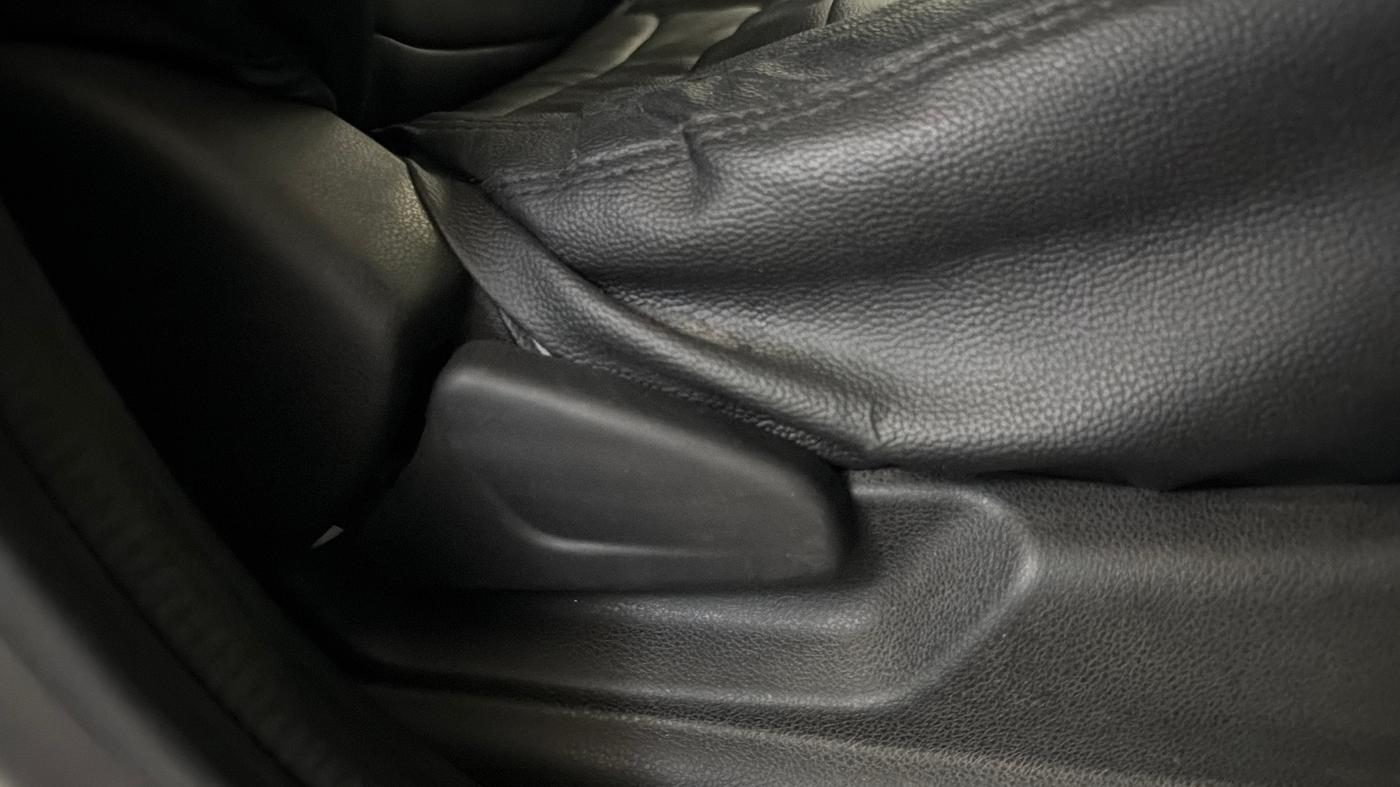 2018 Renault Kwid RXT 1.0 AMT (O), Petrol, Automatic, 52,819 km, Driver Side Adjustment Panel