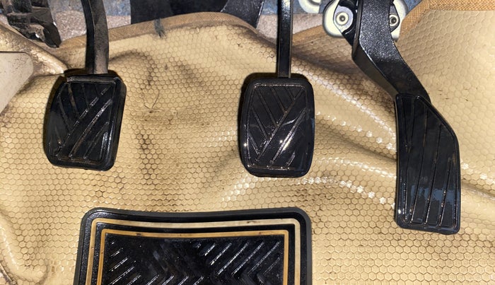 2016 Maruti Ciaz VXI (O), Petrol, Manual, 75,488 km, Pedals