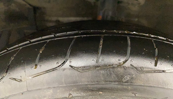 2016 Maruti Ciaz VXI (O), Petrol, Manual, 75,488 km, Left Front Tyre Tread