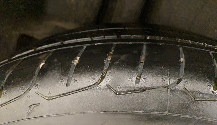 2016 Maruti Ciaz VXI (O), Petrol, Manual, 75,488 km, Right Rear Tyre Tread