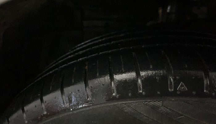 2019 Maruti Ciaz ALPHA 1.5 SHVS PETROL, Petrol, Manual, 32,434 km, Left Front Tyre Tread