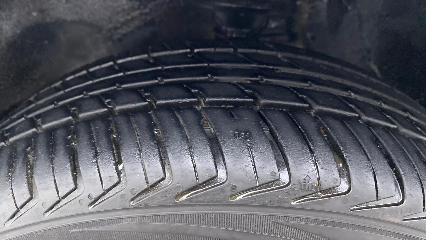 2010 Maruti Zen Estilo VXI, Petrol, Manual, 82,224 km, Left Front Tyre Tread