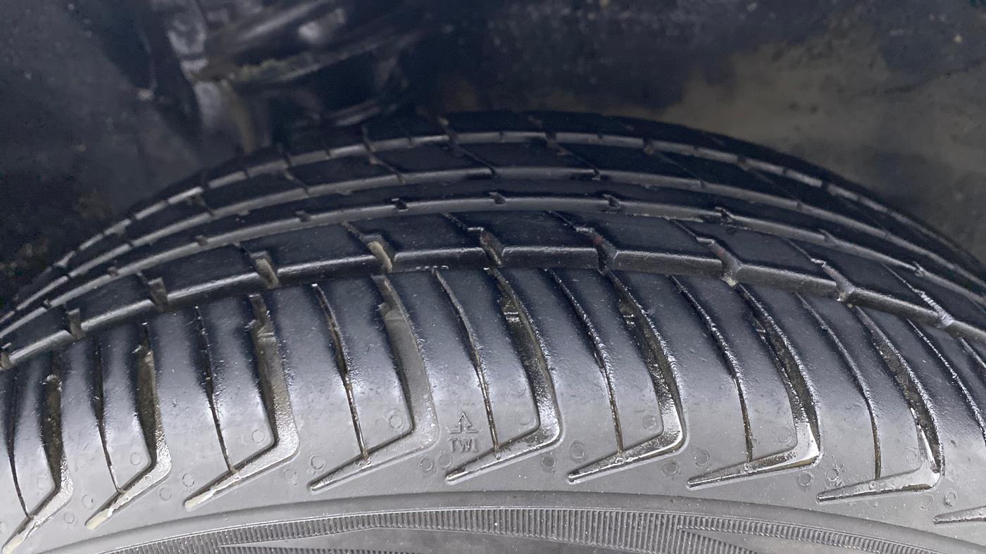 2010 Maruti Zen Estilo VXI, Petrol, Manual, 82,224 km, Right Front Tyre Tread