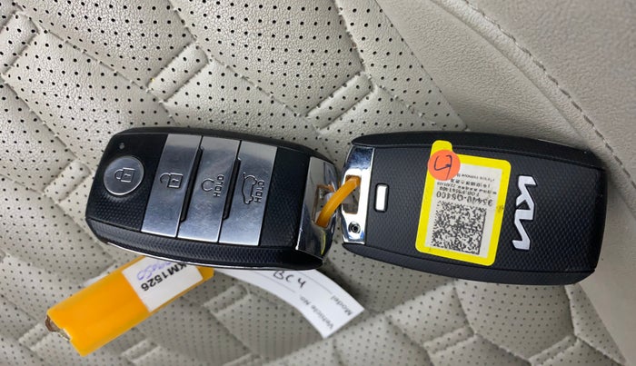 2022 KIA SELTOS HTX IVT 1.5 PETROL, Petrol, Automatic, 1,04,348 km, Key Close Up