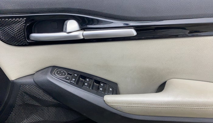 2022 KIA SELTOS HTX IVT 1.5 PETROL, Petrol, Automatic, 1,04,348 km, Driver Side Door Panels Control