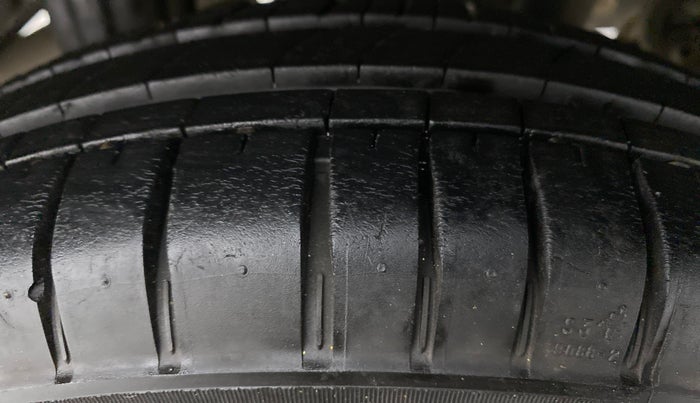 2015 Maruti Alto 800 LXI, Petrol, Manual, 70,689 km, Right Rear Tyre Tread